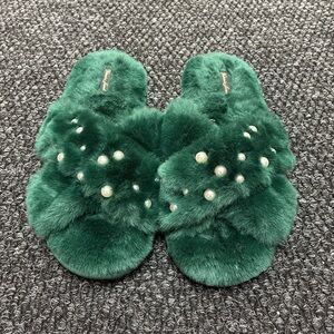 Victoria’s Secret Green Furry Pearl-Embellished Women's Slippers Medium